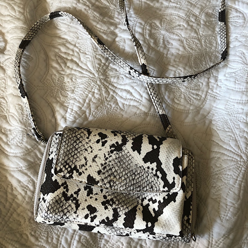 RELIC gray/white snakeskin crossbody
